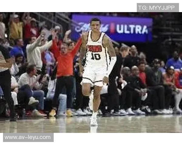 小贾巴里季前赛表现抢眼场均135分45板命中率超五成